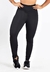 Calça legging preta com listra branca, ideal para moda fitness, modelando o corpo.