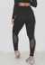 Calça legging fitness preta com detalhes transparentes, vista traseira.