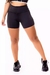 Short fitness preto com detalhe em branco, cintura alta, ideal para atividades físicas.
