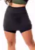 Short saia fitness preta de cintura alta, ideal para academia, com design confortável e estiloso.