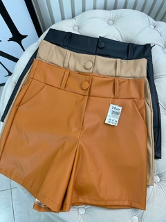 SHORTS EM COURINO