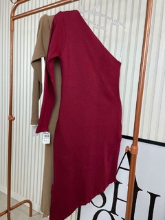 VESTIDO CANELADO OMBRO SÓ - comprar online