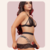 Conjunto de lingerie em tule sem bojo, composto por sutiã e calcinha preta com detalhes em renda.