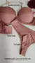 Conjunto de lingerie rosa com detalhes em renda, incluindo sutiã e calcinha fio duplo.