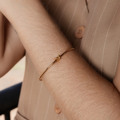 Bracelete Nó Banhado a Ouro 18K na internet