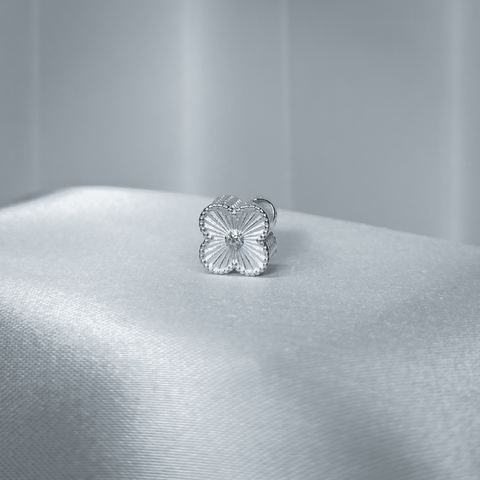 Berloque Trevo Branco