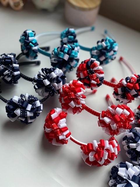 Tiara Pompom de Fita Escolar