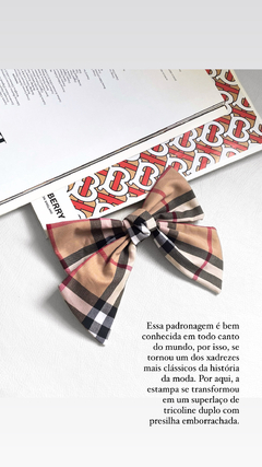 Laço Burberry na internet