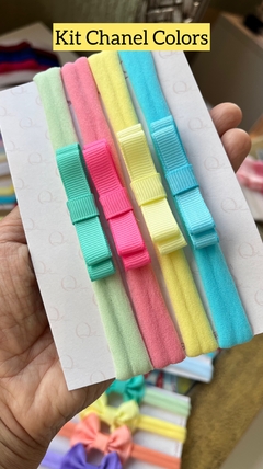 Conjunto  faixinhas de laços chanel coloridos para bebês, incluindo laços em verde, rosa, amarelo e  azul. 
