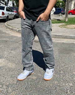 jean mom liso gris