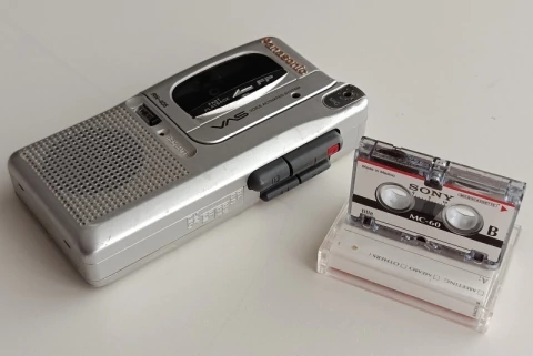 Mini Gravador Cassete Antigo - Panasonic RN-405 - Antigo - com uma fita