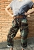 calça cargo camuflada - Única Brechó