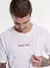 Camiseta Regular Estampada Thrown (Preto) na internet