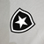 Camisa manga longa branca do Botafogo 23/24 com detalhes em preto e logo do clube.