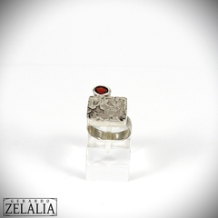 Anillo en plata 925 labrada y granate - tienda online