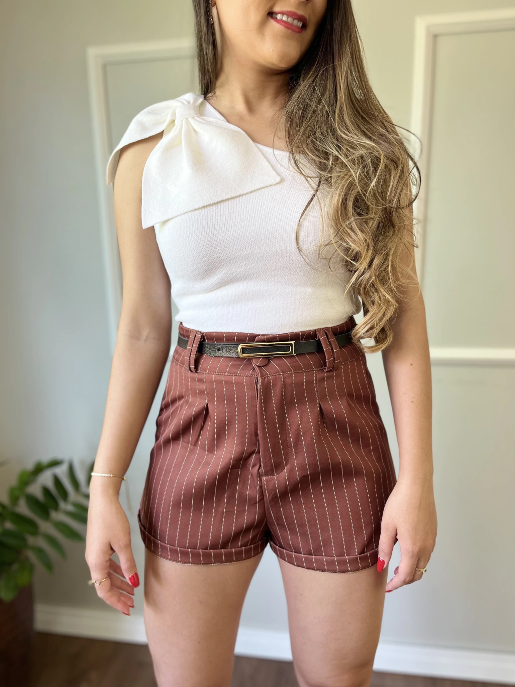 Short Listrado Marrom