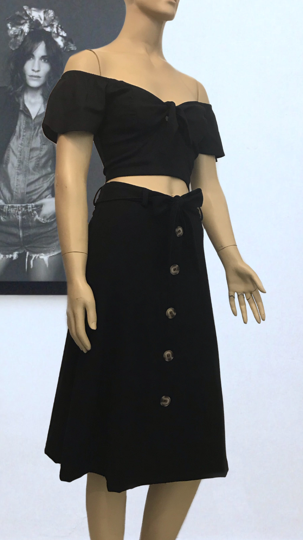 Blusa cropped ombro a ombro Fascínio