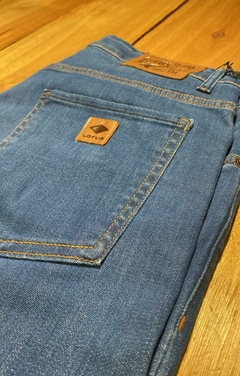 Pantalón jeans regular crowe 0911 - comprar online