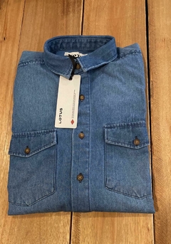 CAMISA DENIM REGULAR 2 BOLSILLOS NEWMAN ( 0745)