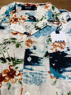 CAMISA ESTAMPADA EN FIBRANA ALERON (0532) en internet