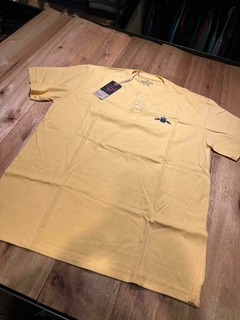 REMERA CON BOTONES VICENZO 0486