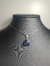 COLLAR AQ DORADO CON PIEDRA NATURAL SODALITA