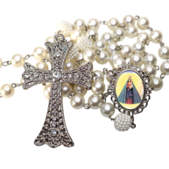 Terço Noiva Prata Nossa Senhora Nazare Casamento Relicario em Perolas 12mm Homenagem - comprar online