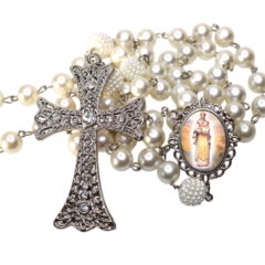Terço Noiva Prata Nossa Senhora Salete Casamento Relicario em Perolas 12mm Homenagem - comprar online