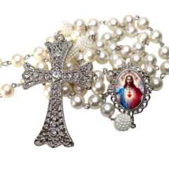 Terço Noiva Prata Coração Sagrado de Jesus Mod Casamento Relicario em Perolas 12mm Homenagem - comprar online