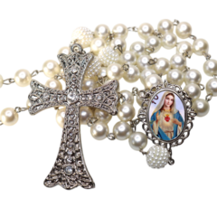 Terço Noiva Prata Santa Mãe Rainha Casamento Relicario em Perolas 12mm Homenagem - comprar online