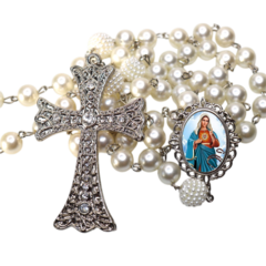 Terço Noiva Prata Santa Mãe Rainha Casamento Relicario em Perolas 12mm Homenagem - comprar online