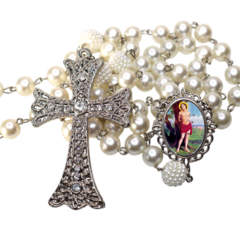 Terço Noiva Prata São Sebastião Casamento Relicario em Perolas 12mm Homenagem - comprar online