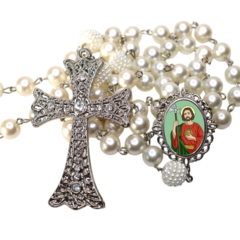 Terço Noiva Prata São Judas Tadeu Casamento Relicario em Perolas 12mm Homenagem - comprar online