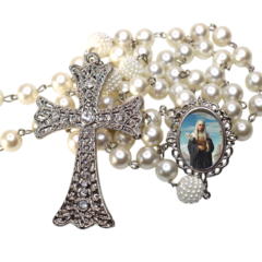 Terço Noiva Prata Santa Catarina de Sena Casamento Relicario em Perolas 12mm Homenagem - comprar online