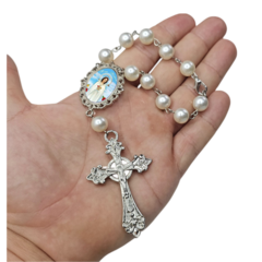 Dezena Terço Carro Retrovisor Nossa Senhora Mistica Medalha - Lembrancinhas Religiosas