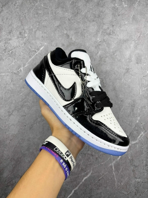 ( TÊNIS NIKE ) JORDAN 1 LOW - PRETO/BRANCO/SOLADO AZUL - comprar online