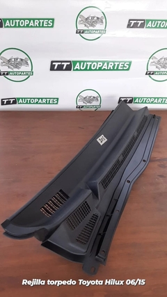 Rejilla torpedo Toyota Hilux