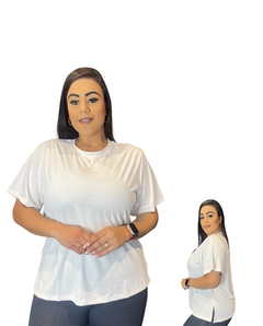Camiseta Plus com Recorte Lateral Girafit - Girafit