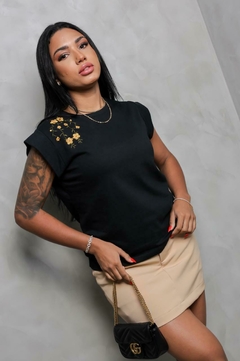 T-shirt Japonesa Com Bordado Floral - comprar online