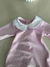 Macacão Bebê Feminino Rosa com Gola Branca e Laços em Strass na internet