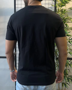 CAMISETA COTTON MINIMALISTA KING & JOE PRETA na internet