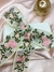 Laço de cabelo bordado flores rosas com presilha - Boho chic na internet