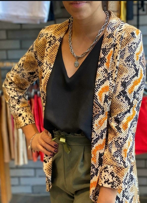 BLAZER CREPPE ESTAMPADO ENTALLADO