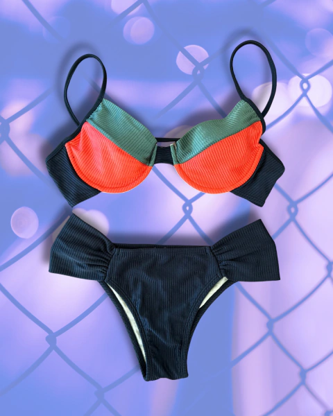 Conjunto Biquíni Tricolor - M