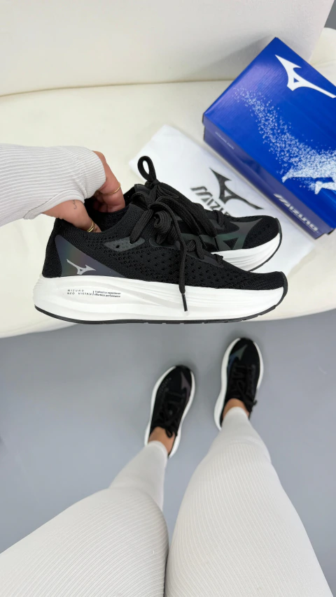 Mizuno Neo Vista 2