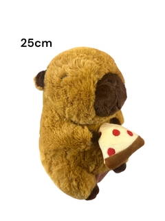 Capibara peluche pizza mochila - comprar online