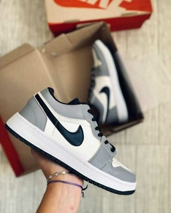Nike blanco con gris