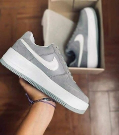 Nike estilo clasico blanco gris