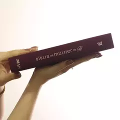 Biblia da Mulher de Fe | NVI | Letra Grande | Capa Dura | Tecido Vinho Aquarela - Livraria Página Virada