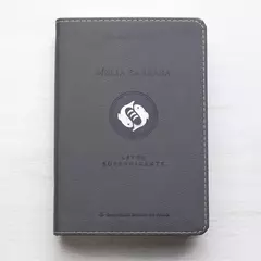 Biblia Sagrada | Letra Supergigante | NAA | Capa Luxo Cinza Peixe - Livraria Página Virada
